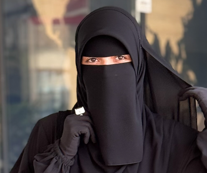 طقم طرحة بلثمة وشريطة
